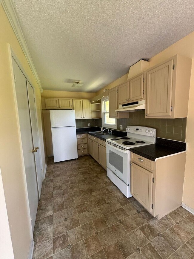 Foto del edificio - Beautiful 3 bedroom 1.5 baths Brick Ranch