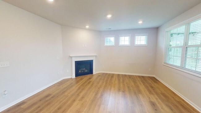 Building Photo - 4415 Sapphire Ct