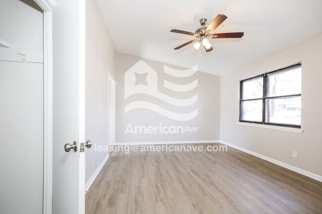 Foto del edificio - 35 Durham Dr