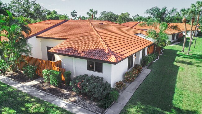 Foto del edificio - 1426 Park Shore Cir