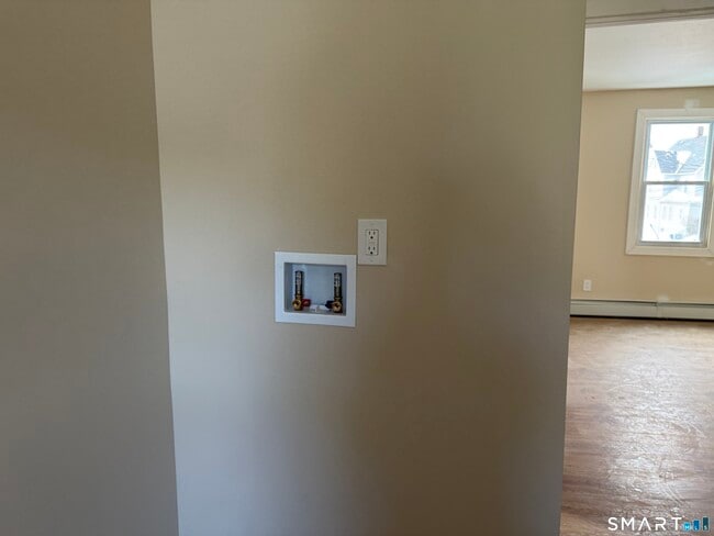 Building Photo - 14 Smith St