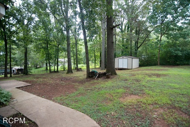 Building Photo - 3 br, 2 bath House - 535 Shields Rd.