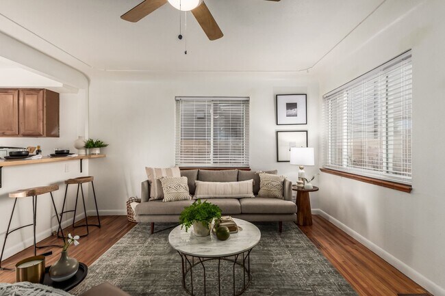 Foto del edificio - 2BD, 1BA Half-Duplex in Sloan's Lake with ...