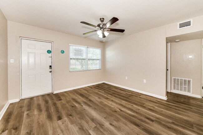 Foto del edificio - 3220 Lexington St