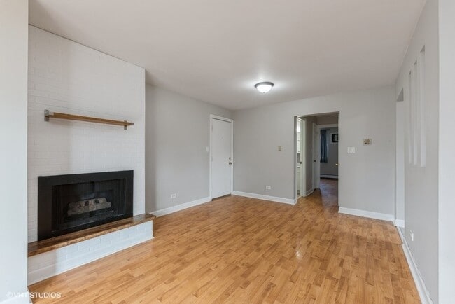 Building Photo - 829 S Dwyer Ave