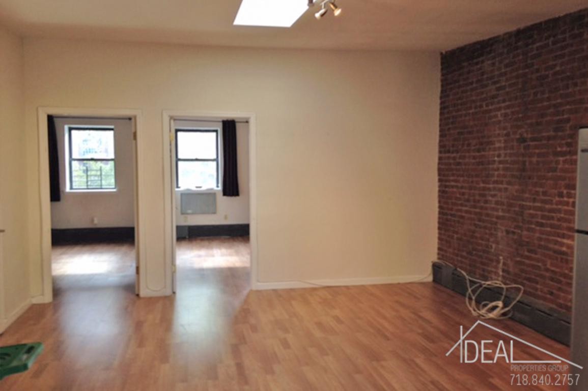 Primary Photo - 210 Hoyt St