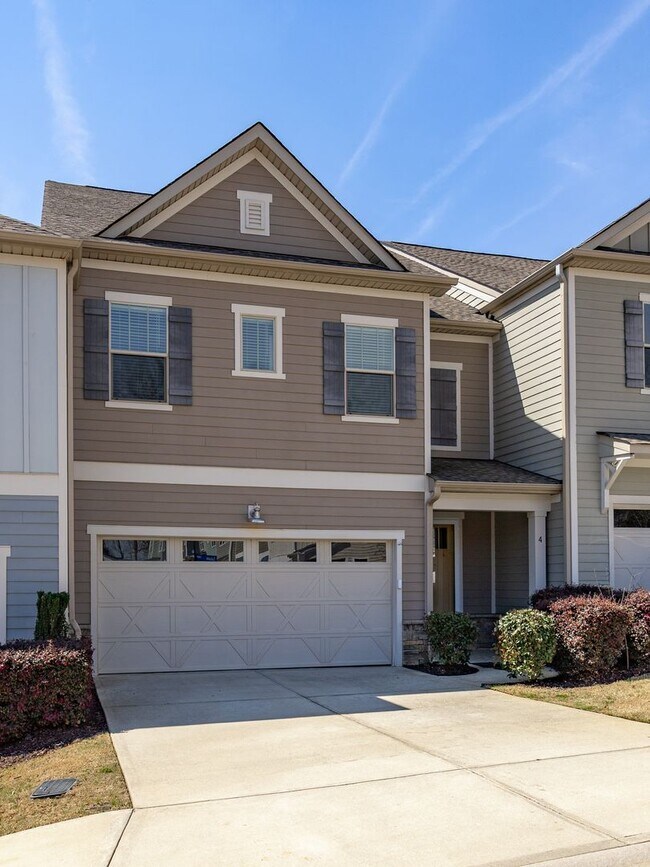 Foto del edificio - **MOVE IN SPECIAL! 50% off first month's rent!!** Spacious 4BR Townhouse with 2-Car Garage Near D...