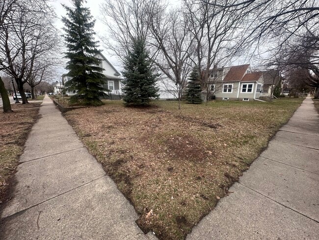 Foto del edificio - 1467 Charles Ave