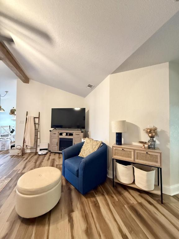 Foto del edificio - 4829 Wildflower Dr