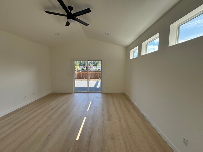 Foto del edificio - 926 NW Shire St