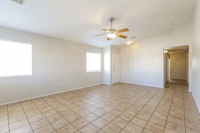 Foto del edificio - 5420 Pepperpike Ave