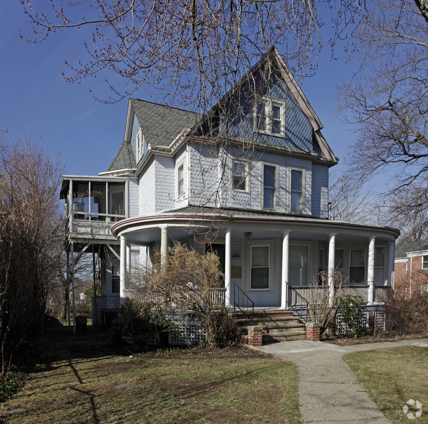 Building Photo - 136 Lincoln St