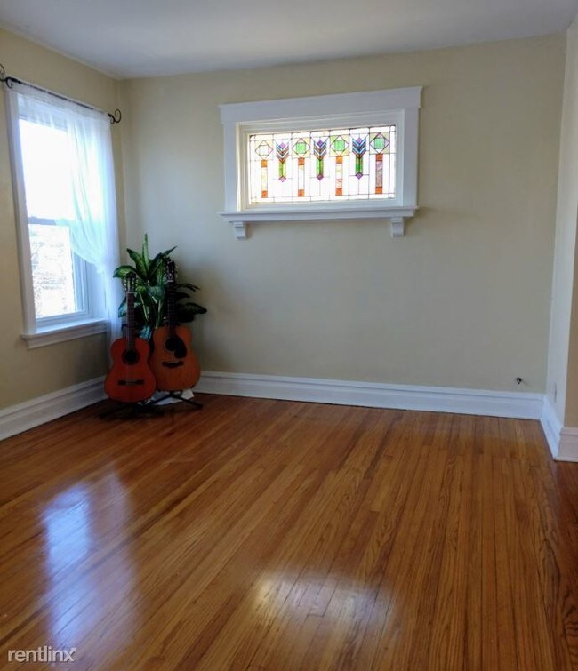 Foto del edificio - 2 br, 1 bath Apartment - 4454A Castleman Ave