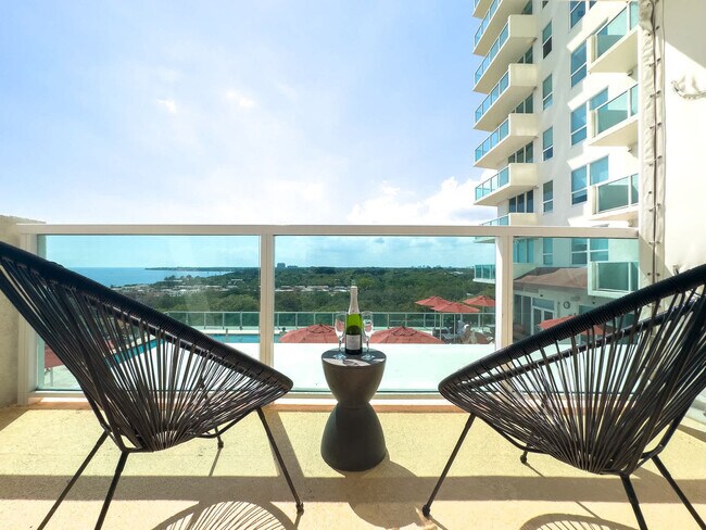 Foto del edificio - 2889 McFarlane Rd