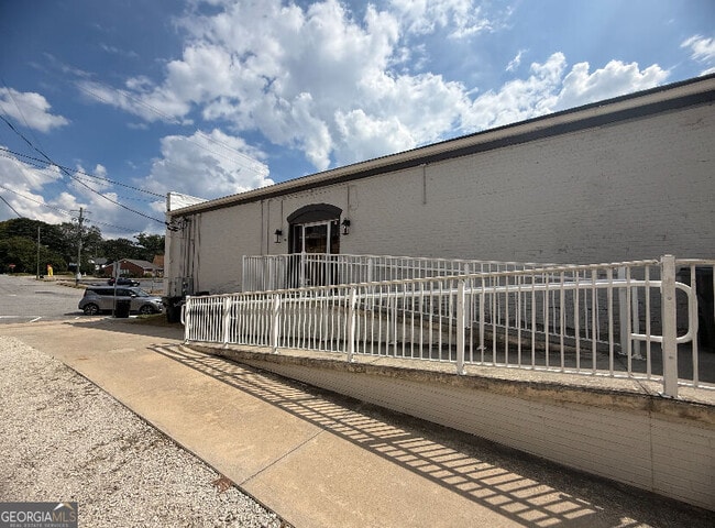 Building Photo - 86 S Forest Ave