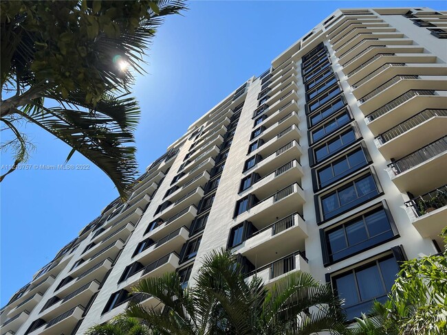 Building Photo - 520 Brickell Key Dr