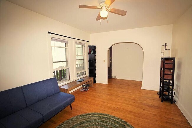 Sala de estar - 2069 Winnebago St