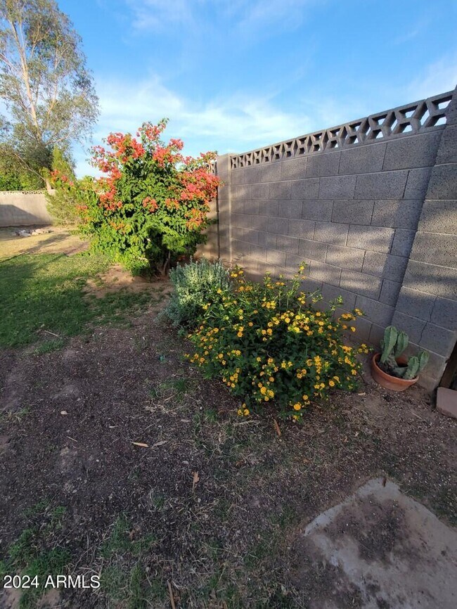 Foto del edificio - 1341 W Shannon St