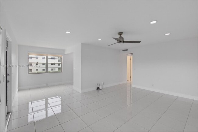 Building Photo - 228 Preston Way