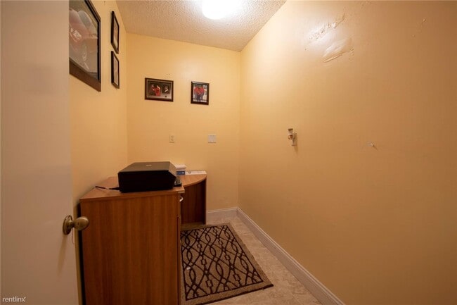 Building Photo - 2 br, 3 bath Townhome - 9580 SW 2nd Ct 958...