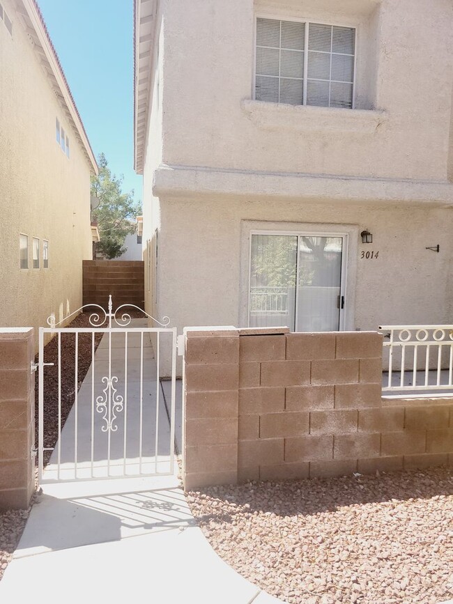 Foto del edificio - Townhouse with 2 Car Garage in NLV