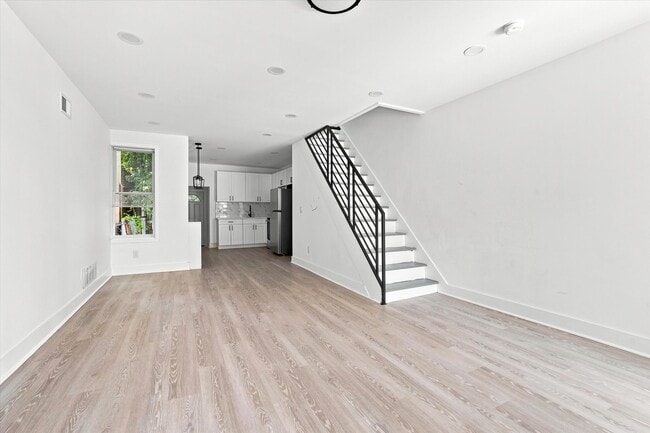 Building Photo - 5044 Parrish St