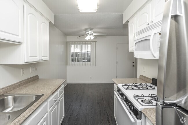 1 habitación, 1 baño - 630 pies cuadrados - Cocina/comedor - Leeward Apartments