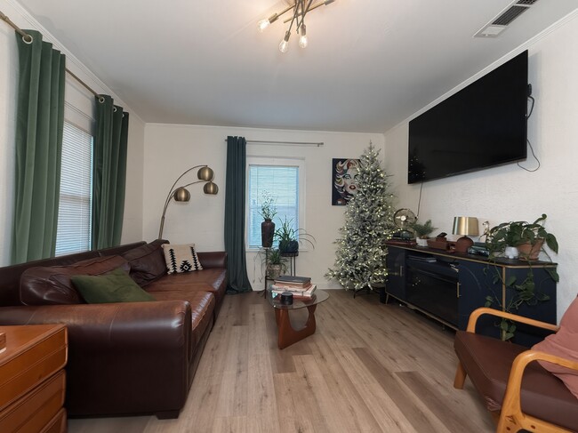 Foto del edificio - 504 W Gandy St