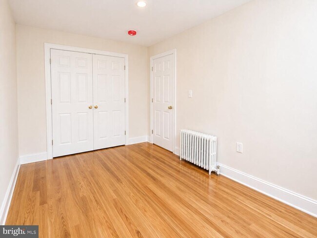 Foto del edificio - 2808 W Girard Ave