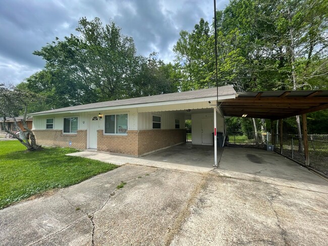 Building Photo - House: Baker Oaks