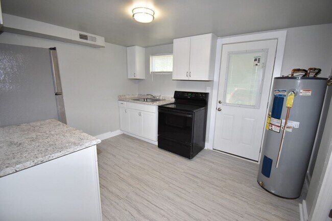 Building Photo - 1621 Golf Club Ln