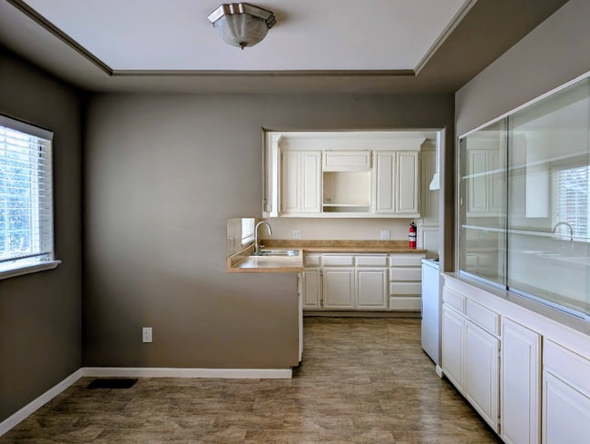 Building Photo - 3825 Union St