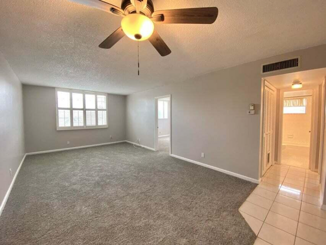 Building Photo - 3910 Crystal Lake Dr