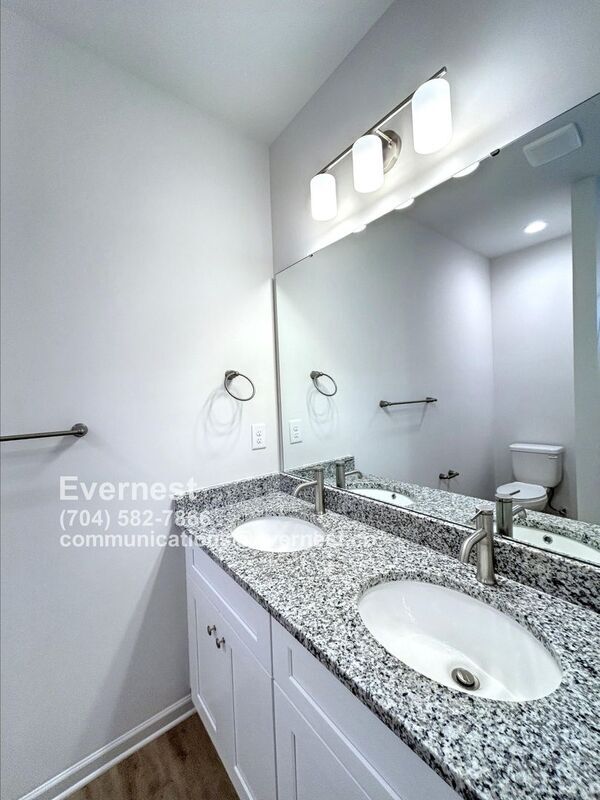 Foto del edificio - 1808 Hemlock Ave