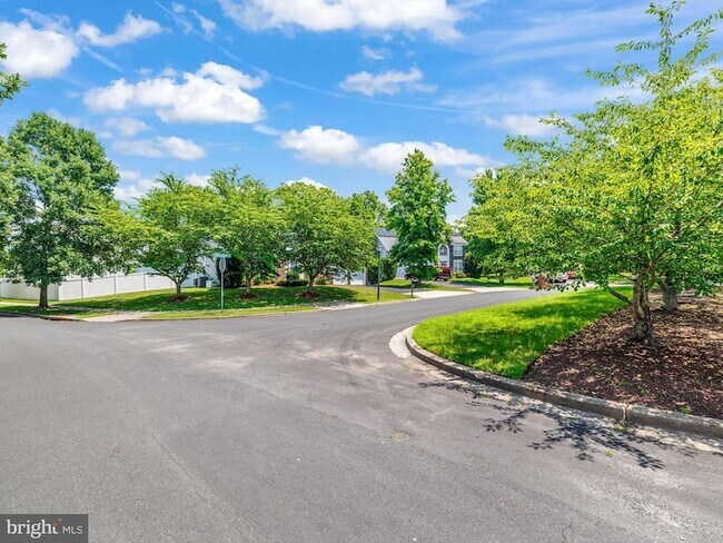 Foto del edificio - 7304 Checkerberry Way
