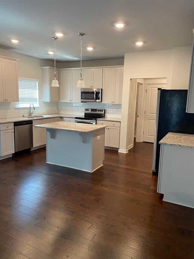 Building Photo - 3235 Camden Ct
