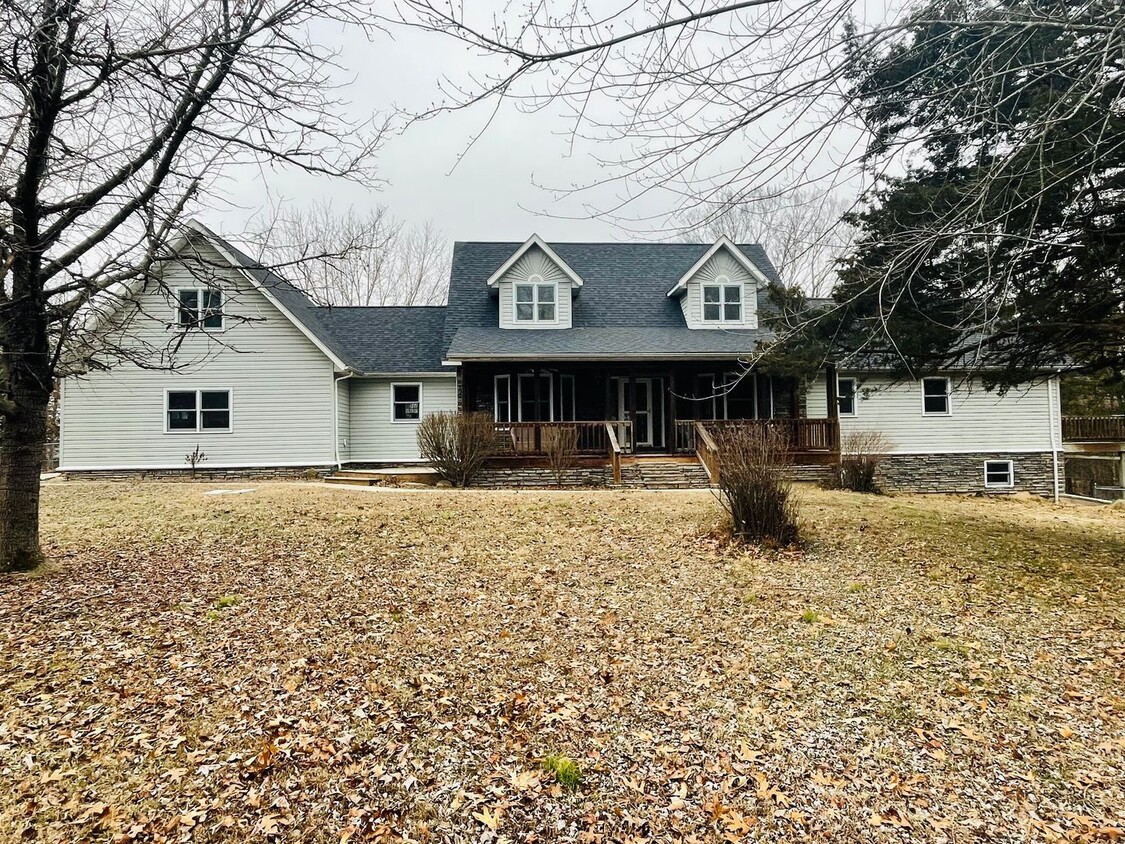 Primary Photo - Beautiful Country Home!