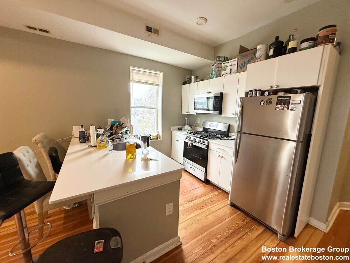 Primary Photo - 299 Dudley St