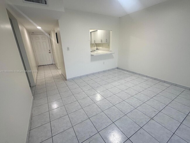 Building Photo - 10090 NW 80th Ct