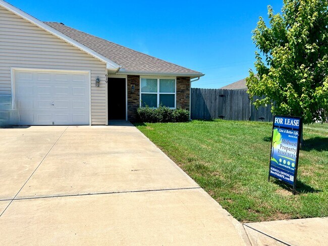 Foto del edificio - Stunning townhome in Pleasant Hill
