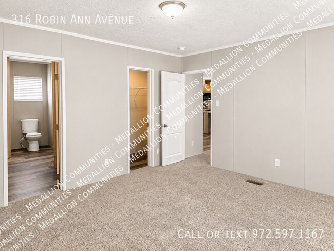 Building Photo - 316 Robin Ann Ave