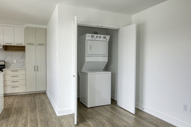 Building Photo - 9675 Av. Papineau