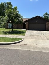 Building Photo - 214 Falcon Ct