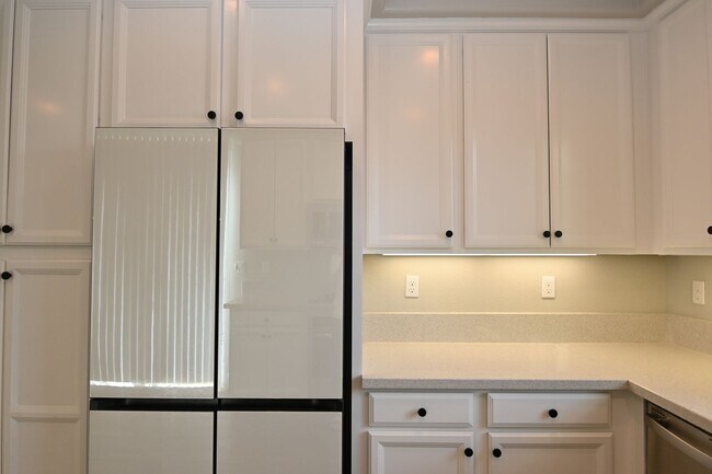 Foto del edificio - Stylish, Contemporary Campbell 4/2 home with Patio & Attached Garage