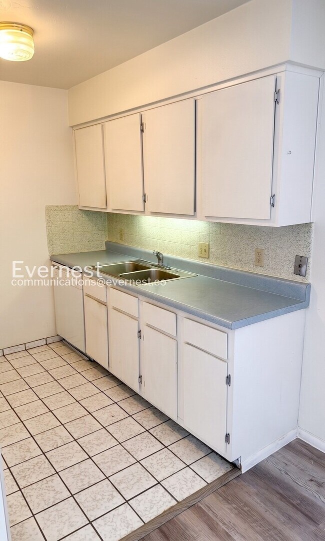Foto del edificio - 2 Bed/2 Bath Condo with Modern Amenities / Coming Soon!
