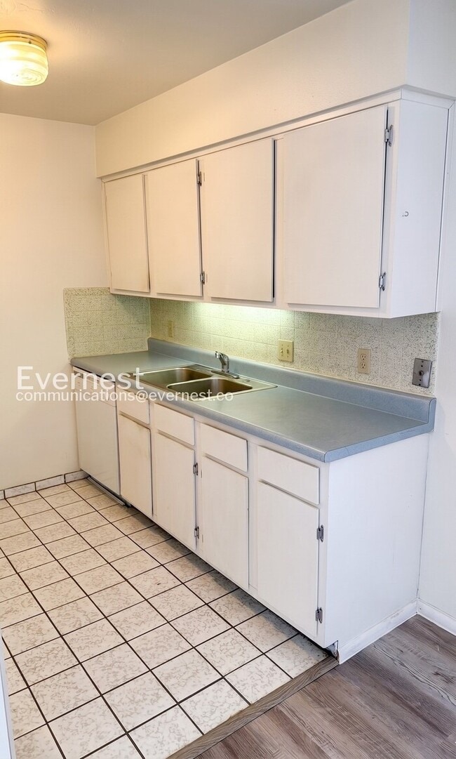 Building Photo - 461 W Yucca Ct