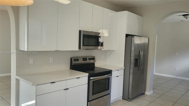 Building Photo - 1144 NE 39th Ave