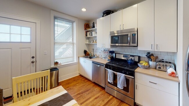 Building Photo - 4110 N Richmond #1R - 2bd/1ba