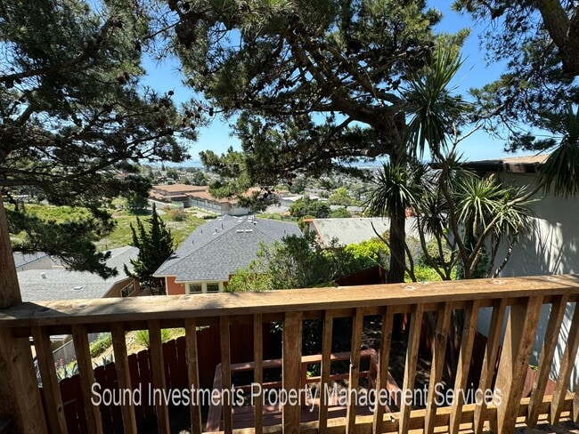 Building Photo - Beautiful 2-bedroom apartment with views!!