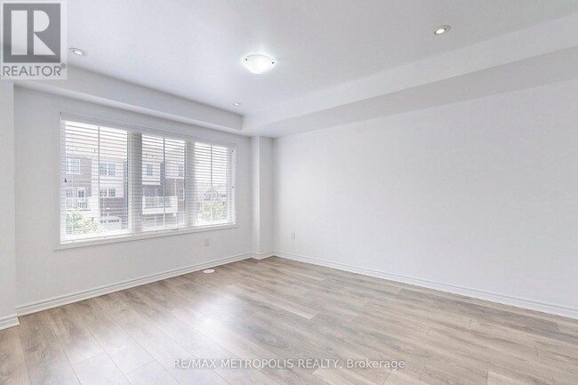 Photo du bâtiment - 1054 Clipper Ln
